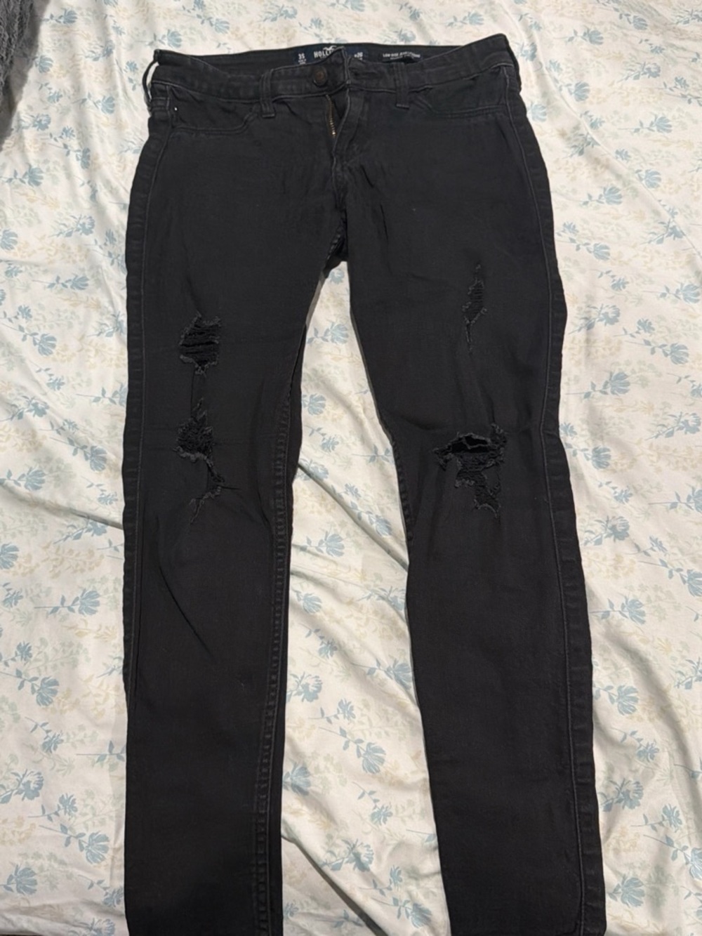 Hollister Black Distressed Women’s Skinny Jeans